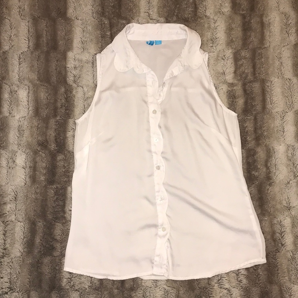 White sleeveless blouse